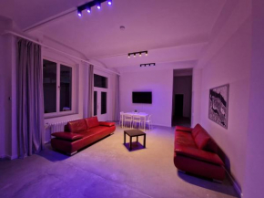 RAJ Living - 300m2 Loft with 7 Rooms - 15 Min Messe DUS & Old Town DUS